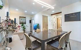 Central Luxury Flat With Free Parking